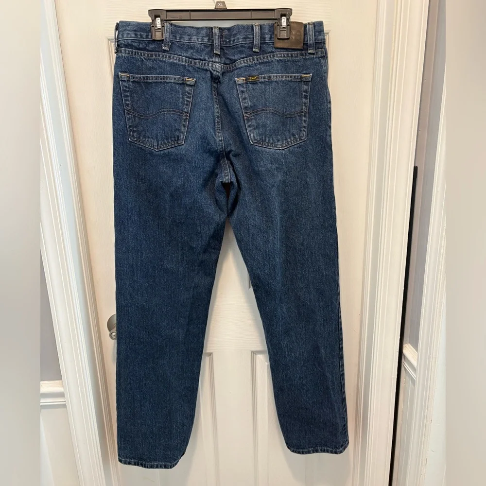 Lee Men's Classic Bootcut Jeans, 36X32. Excellent condition - Picture 2 of 3